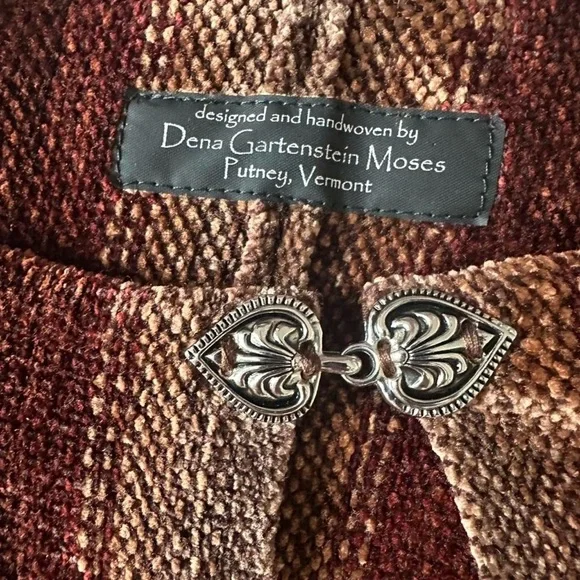 Handwoven brown chenille wrap with armholes - Picture 6 of 6